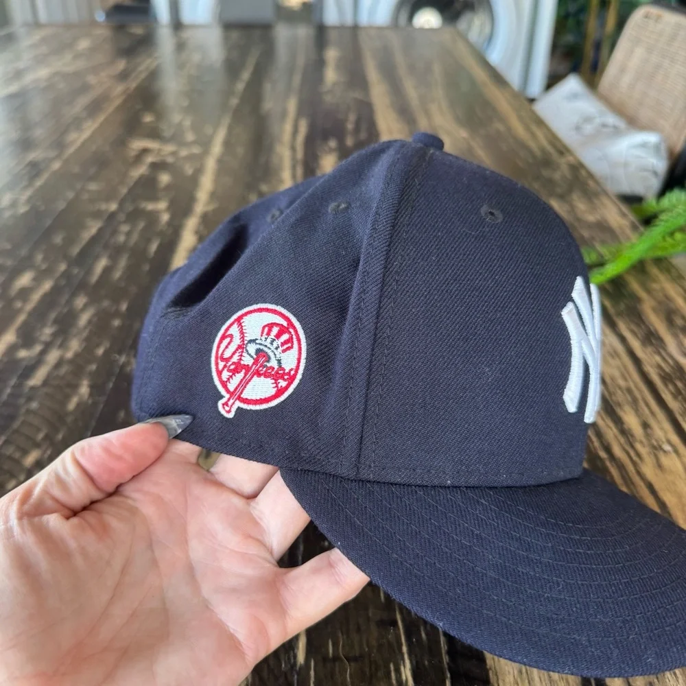 💫 New Era 9FIFTY Light Snapback – New York Hat (Navy & White)